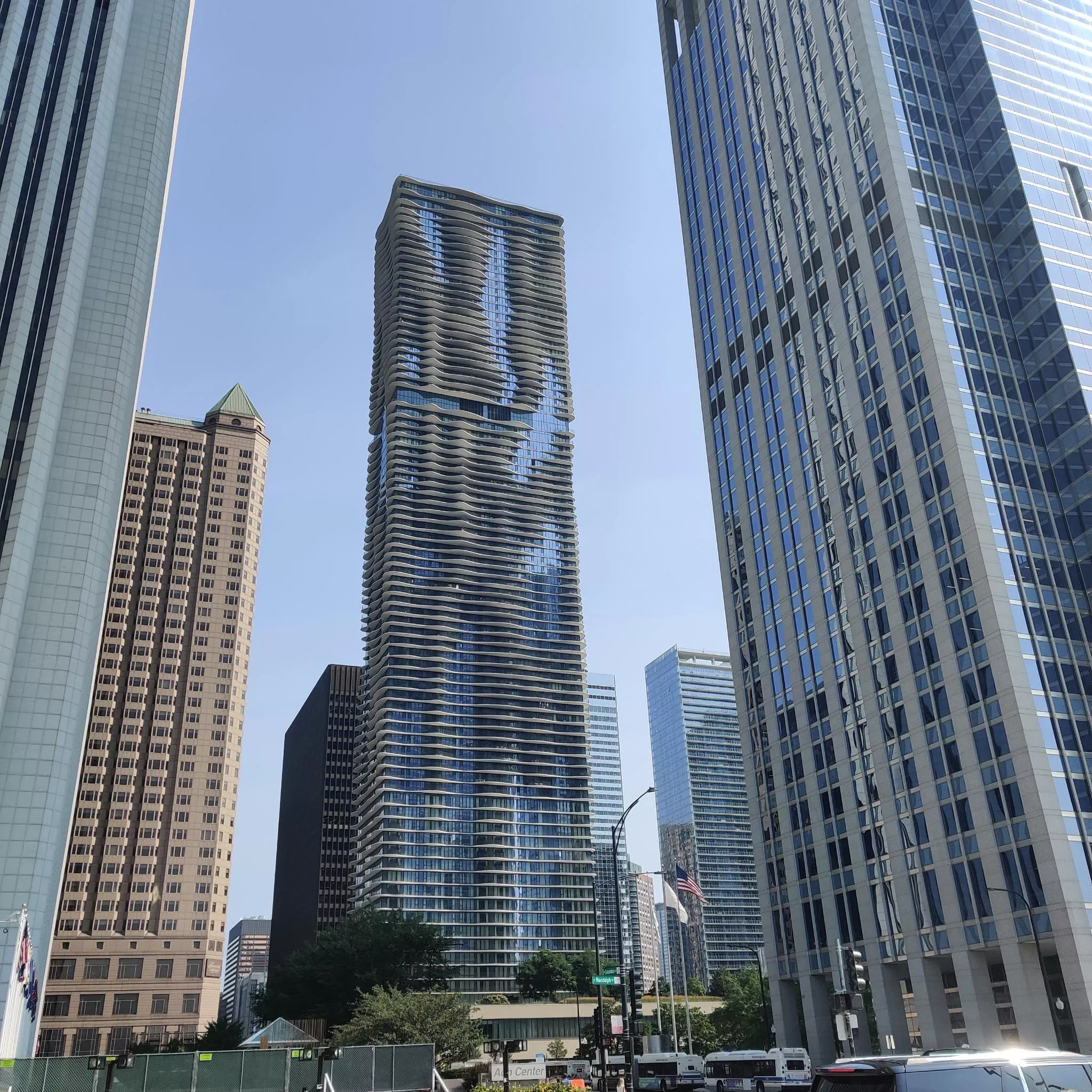 Balcony building 
in Chicago