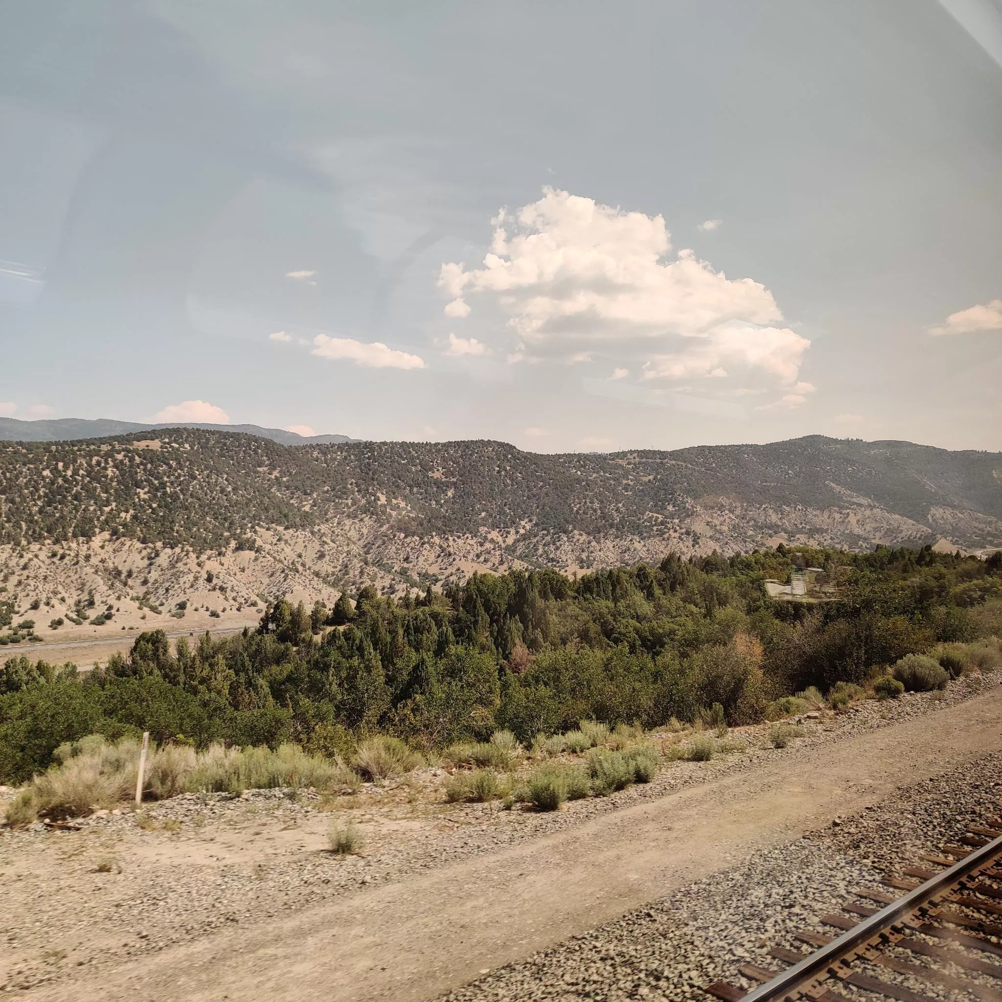 Cloud and mountain range in
Utah